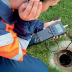 Como a tecnologia auxilia a encontrar vazamentos e água?