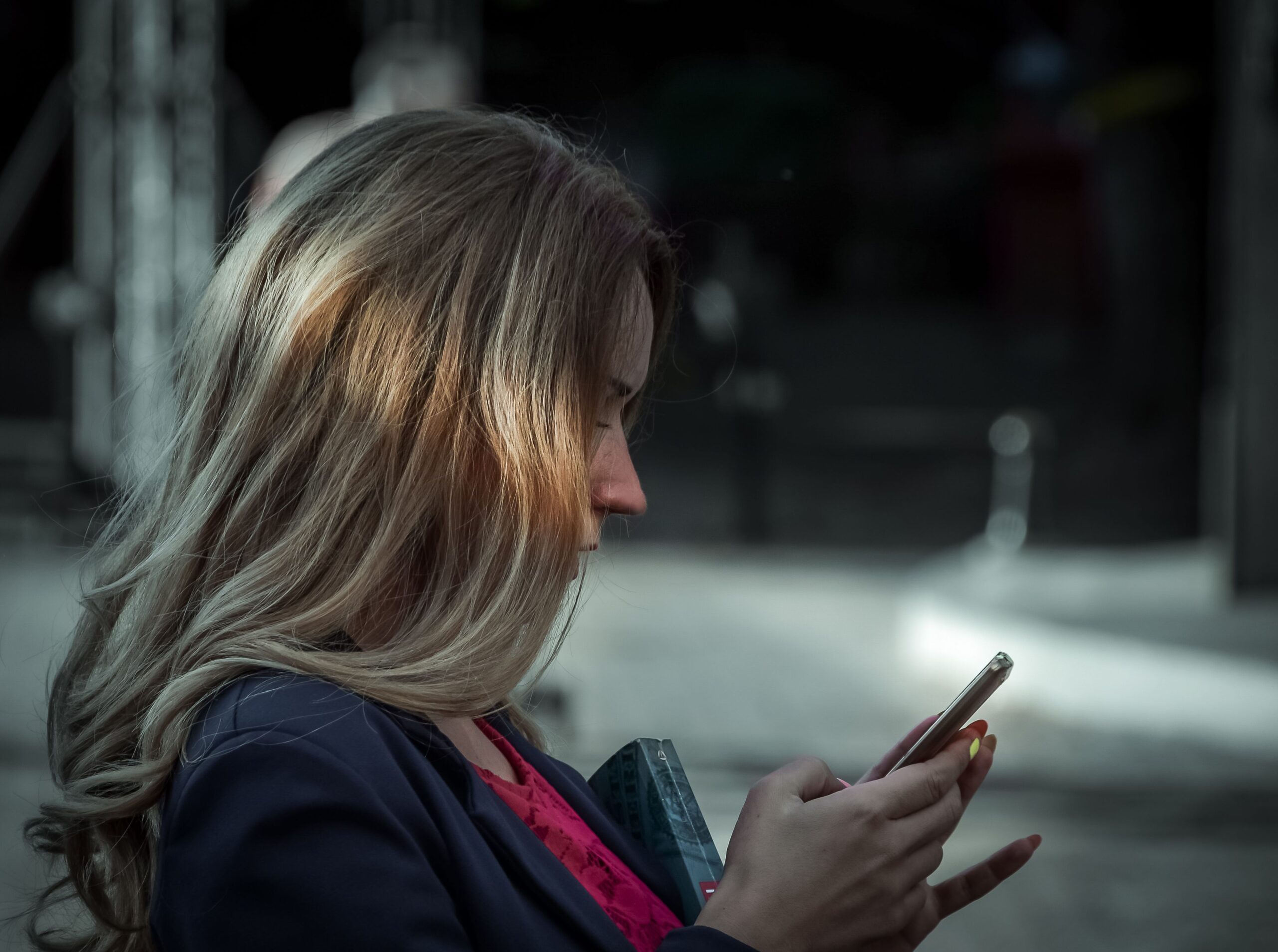 Redes Sociais e Mulheres: Conexões, Oportunidades e Expressão Pessoal